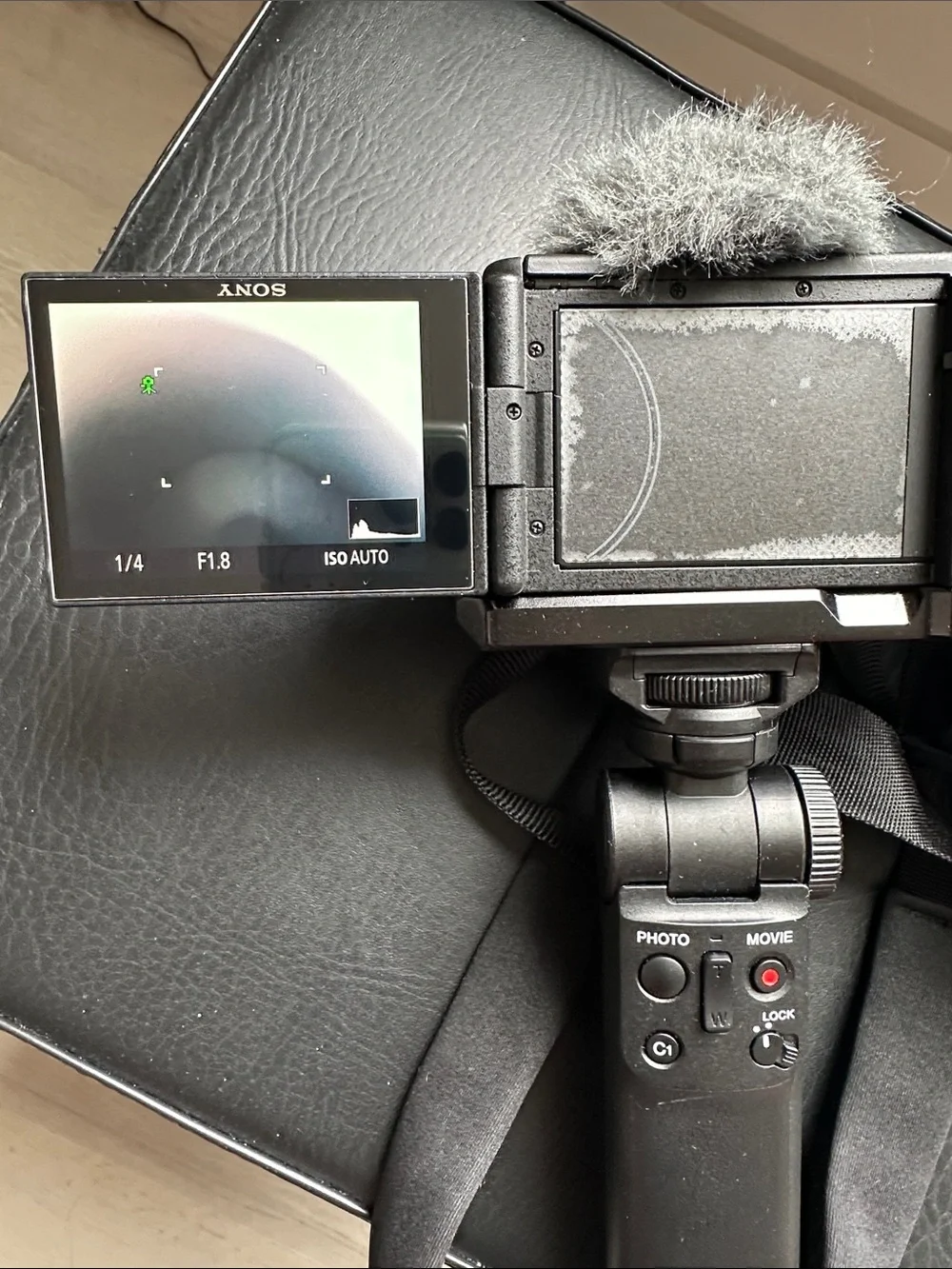 Sony ZV-1 Digital Camera for vlogging + tripod with controls and smallrig frame